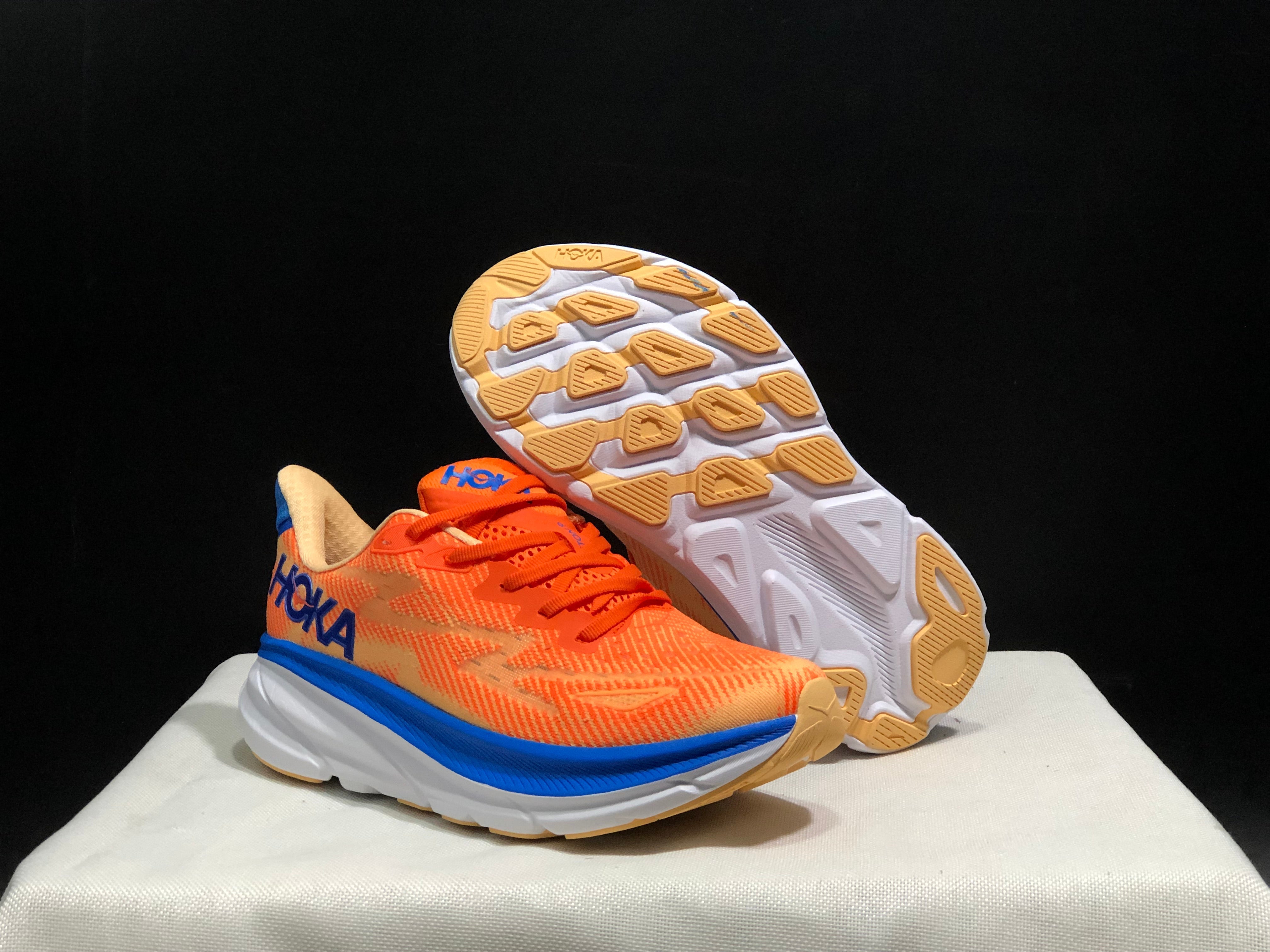 Hoka Clifton 9 'Beige-Pink'