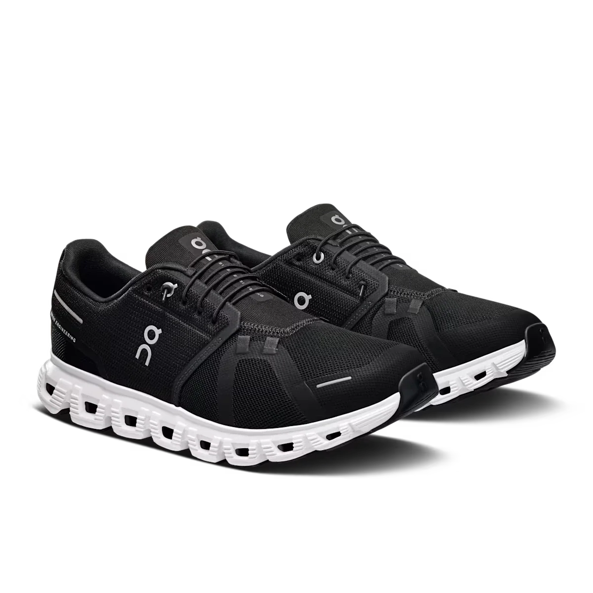 On Running Cloud 6 - Black | White