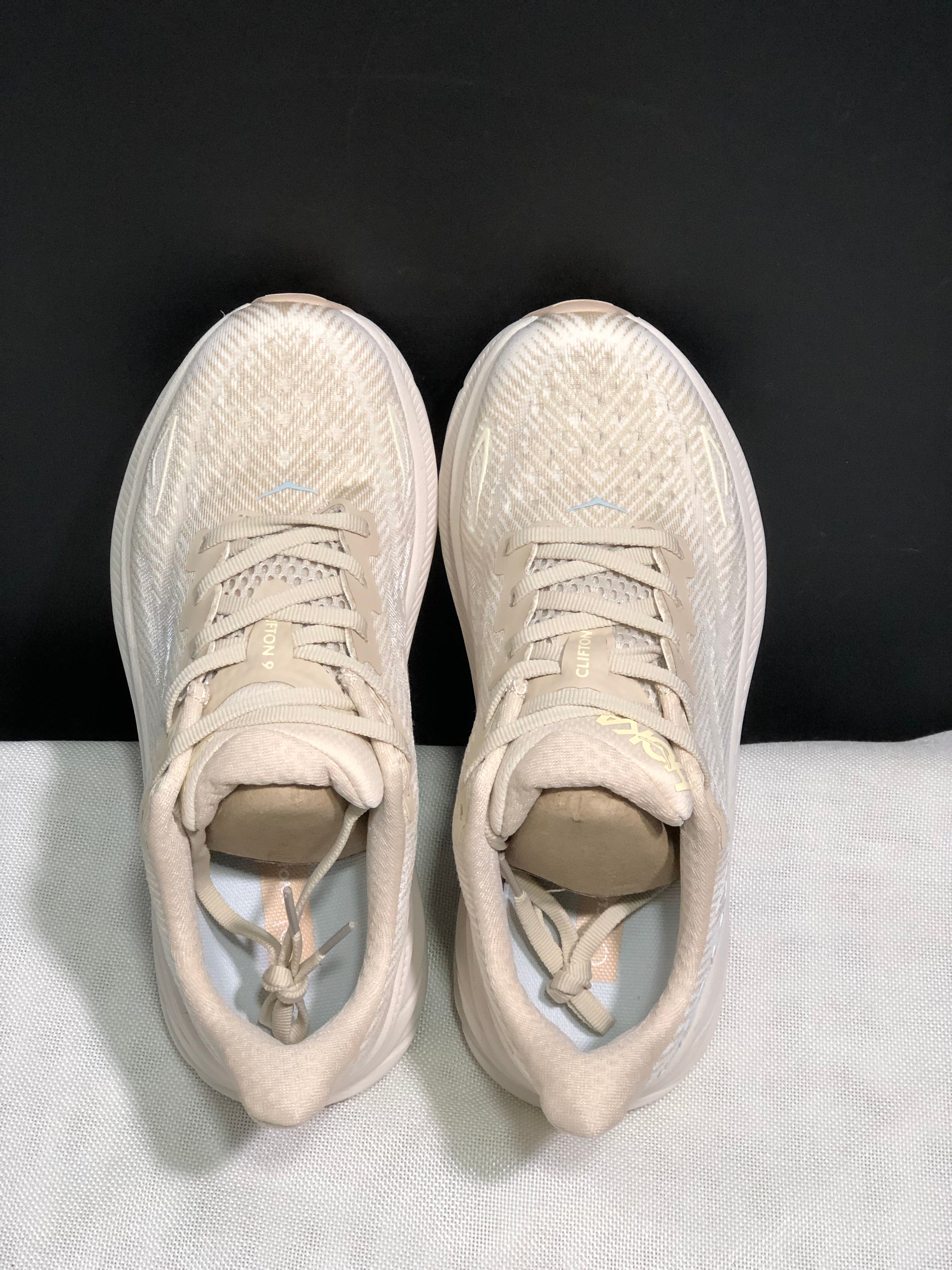 Hoka Clifton 9 'Beige-Pink'