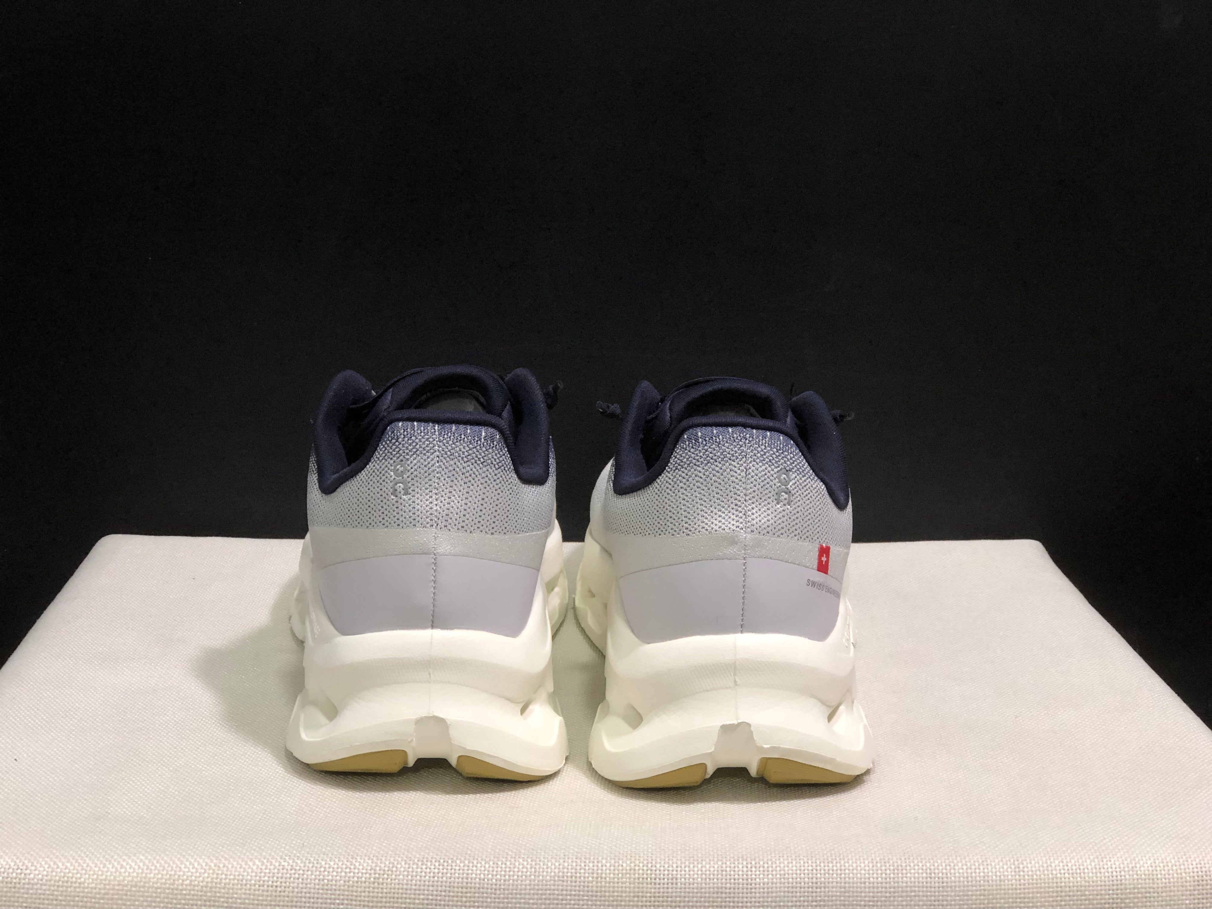 On Cloudtilt 'Midnight Ivory'