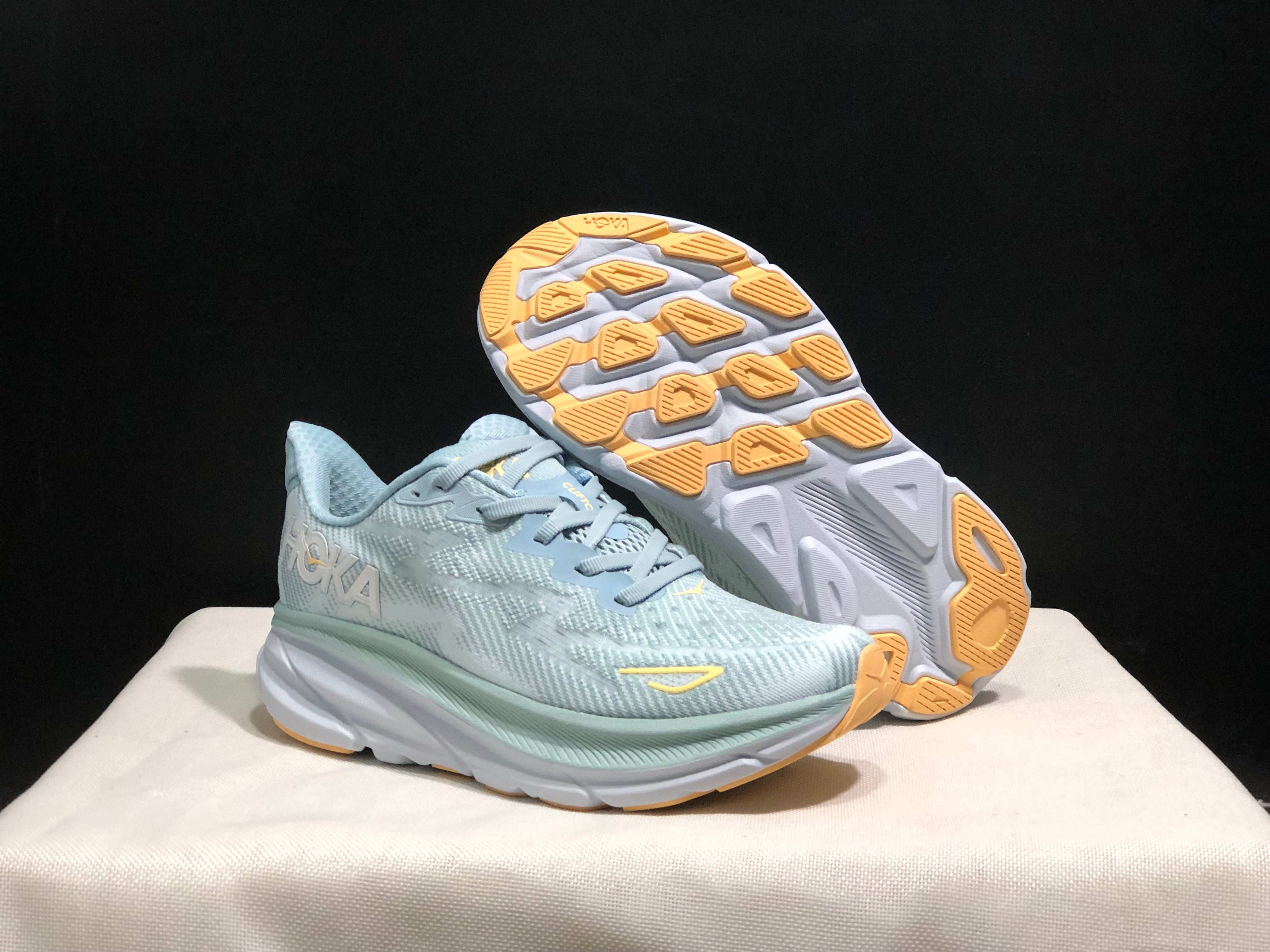 Hoka Clifton 9 'Beige-Pink'