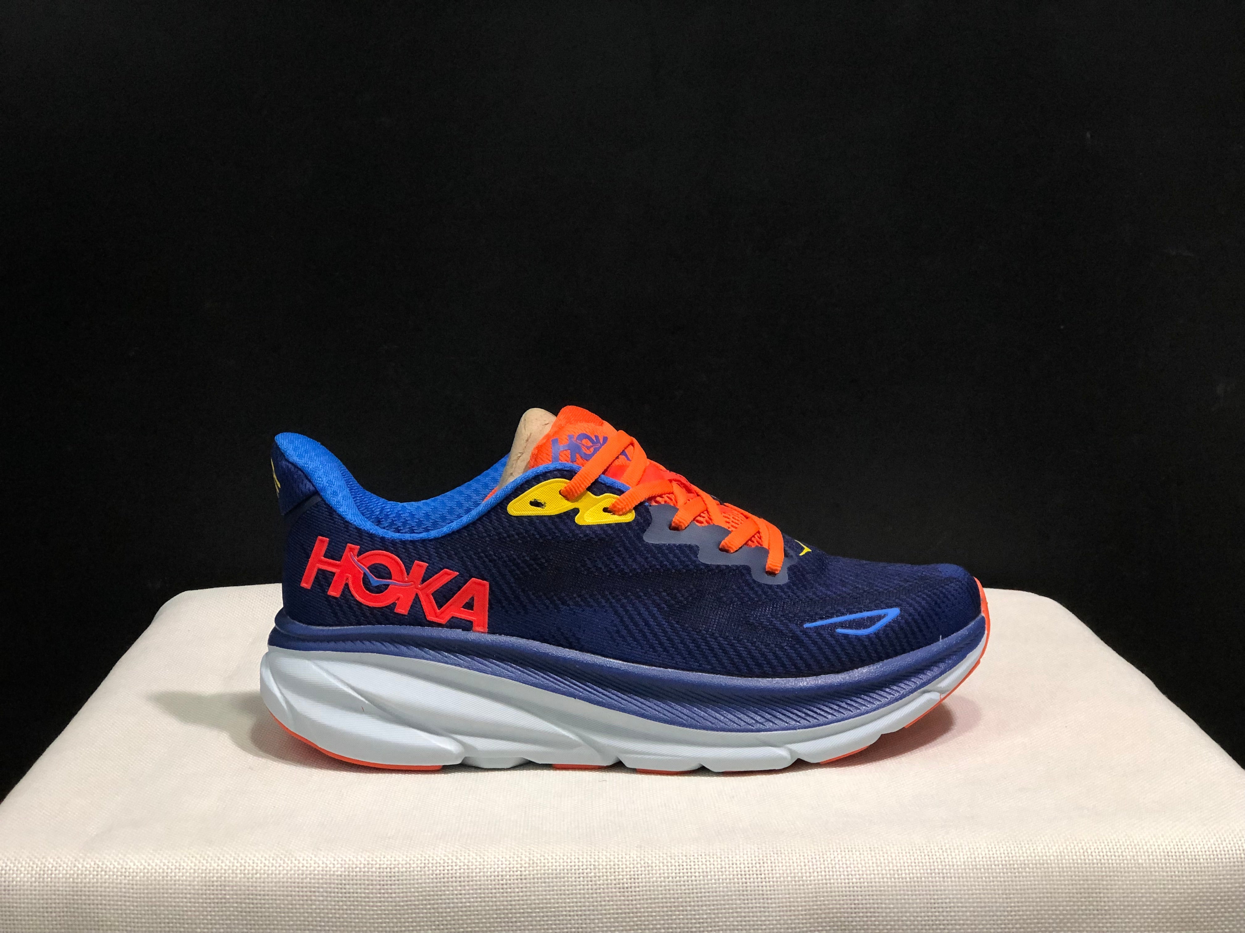 Hoka Clifton 9 'Beige-Pink'