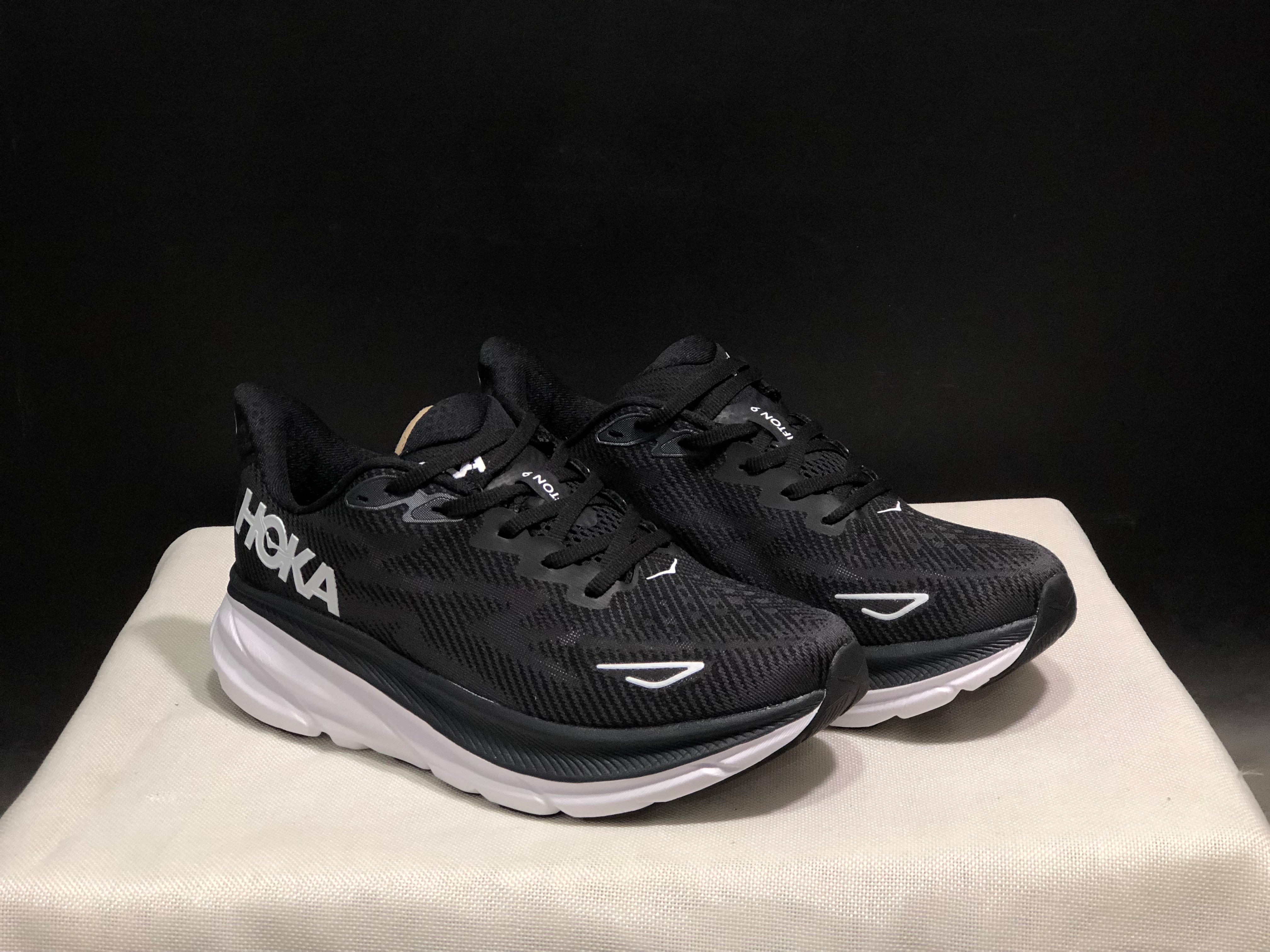 Hoka Clifton 9 'Beige-Pink'