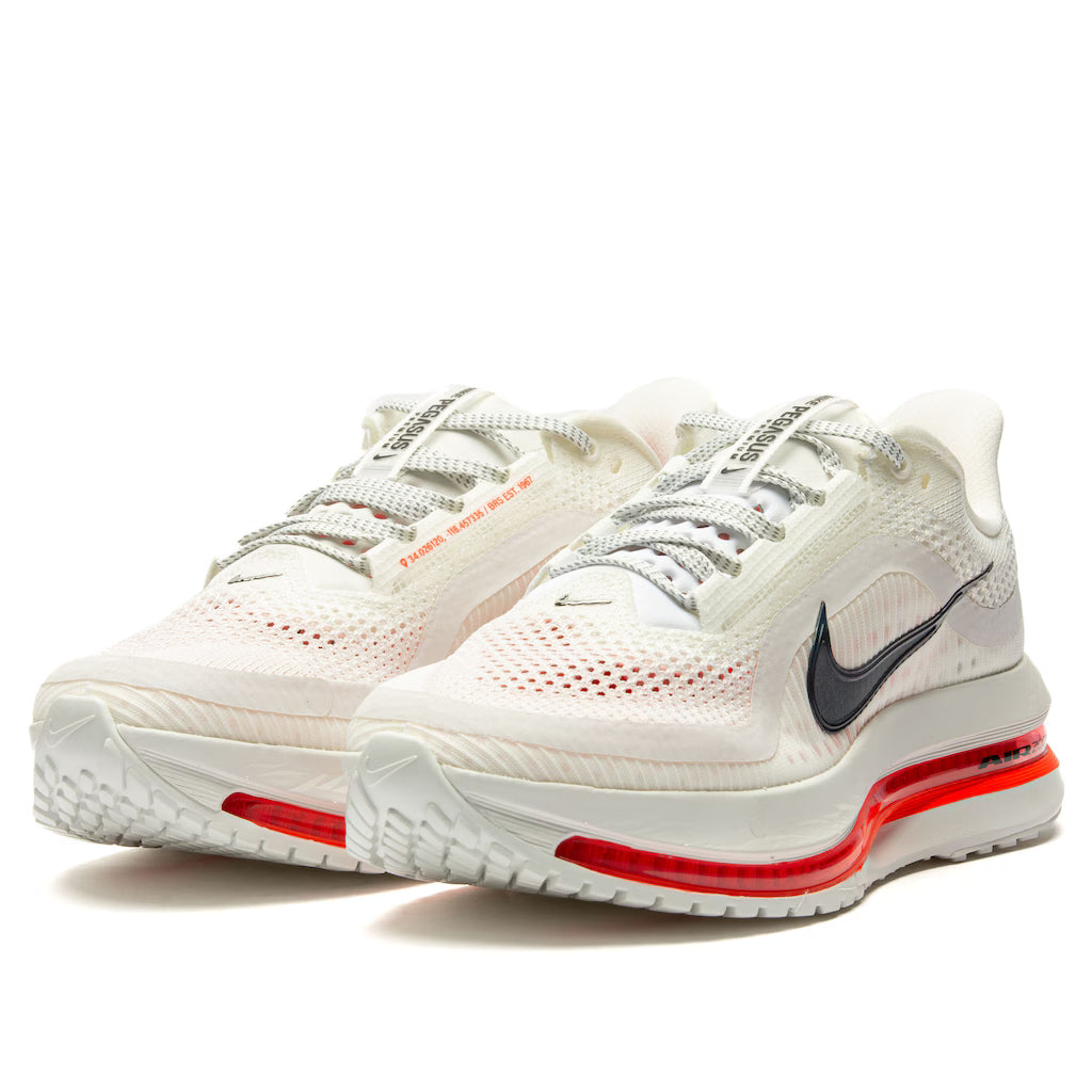 Pegasus Premium 'Summit White Bright Crimson'