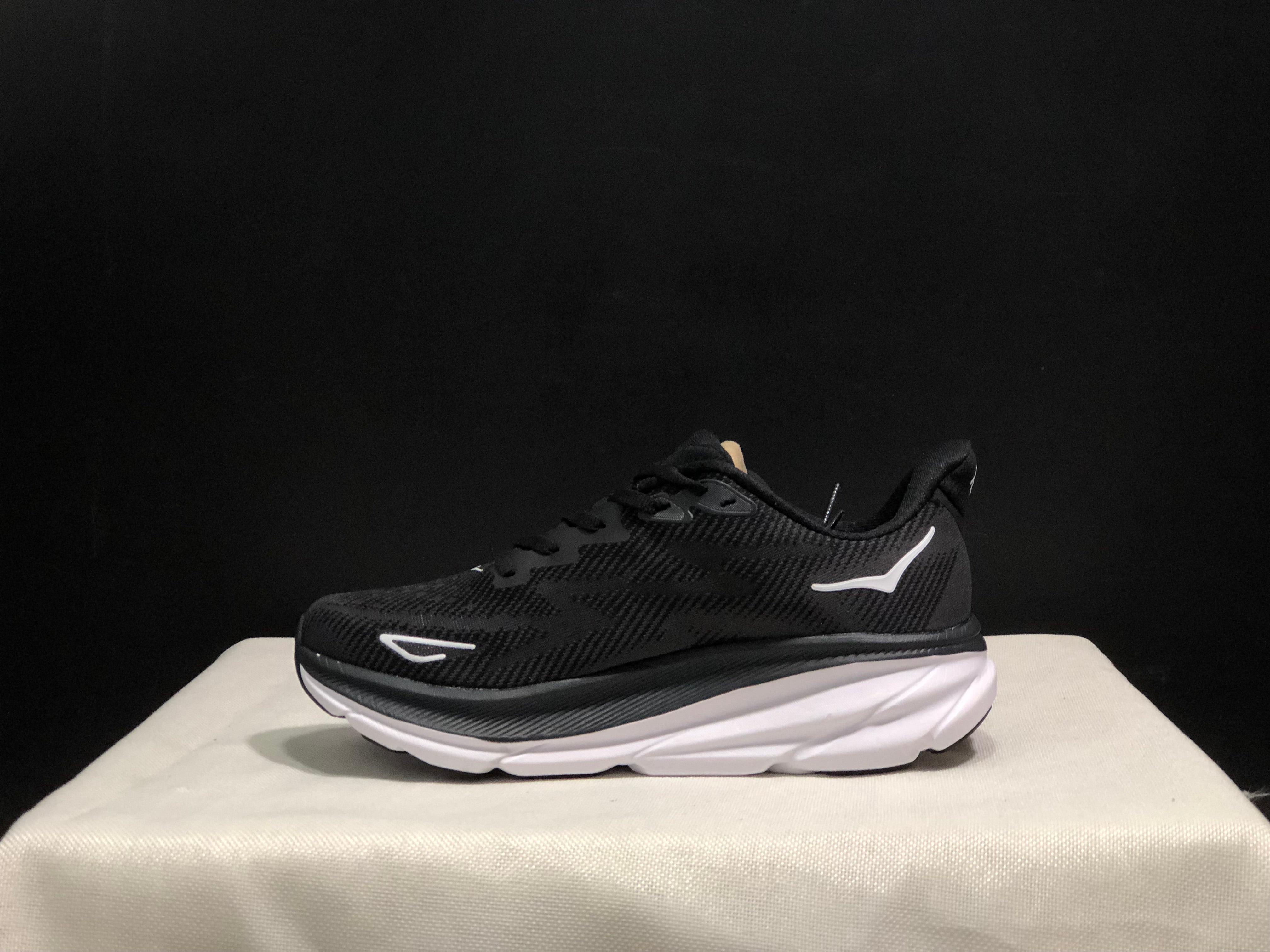 Hoka Clifton 9 'Beige-Pink'