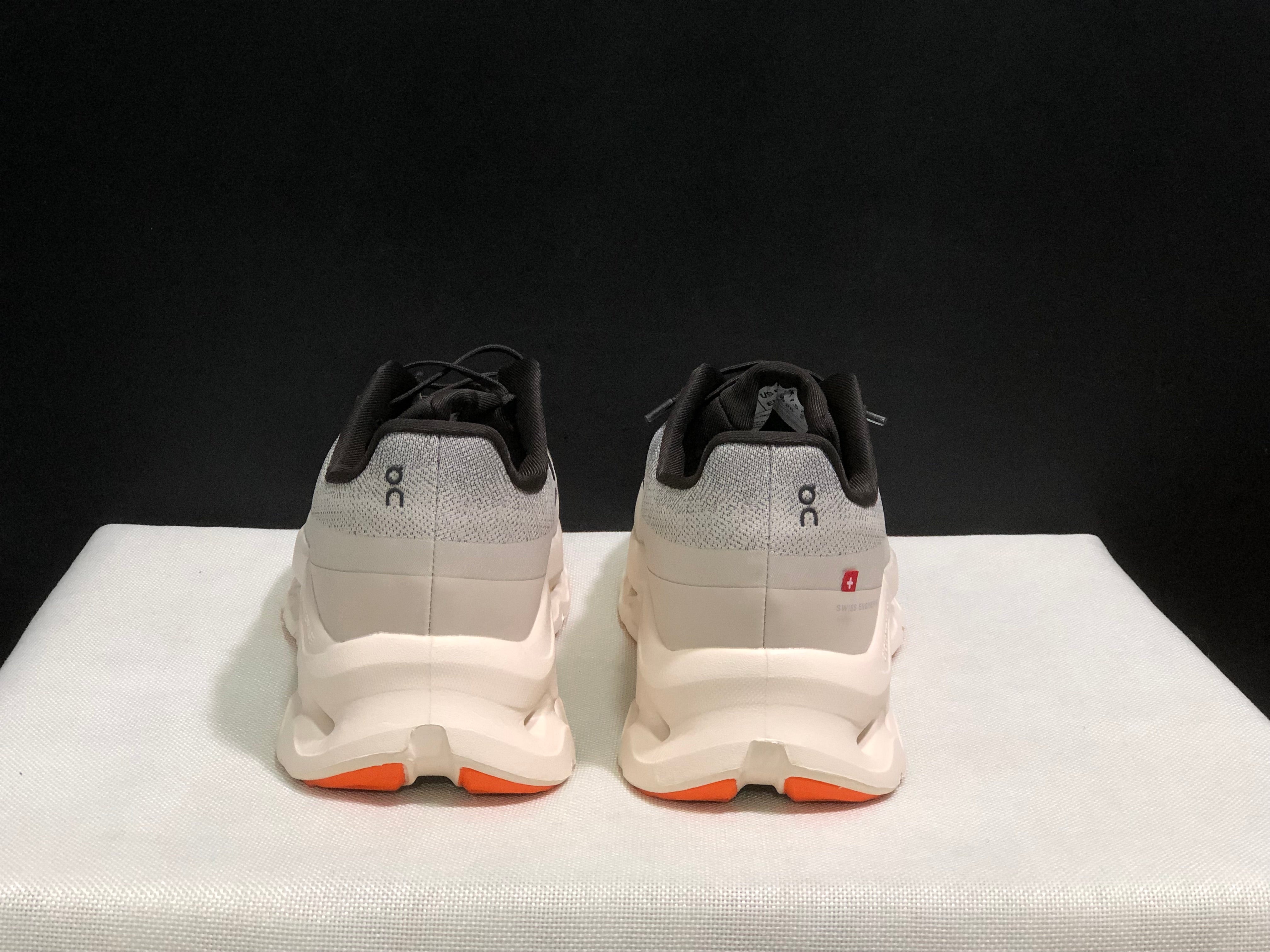 On Cloudtilt 'Rock Sand'