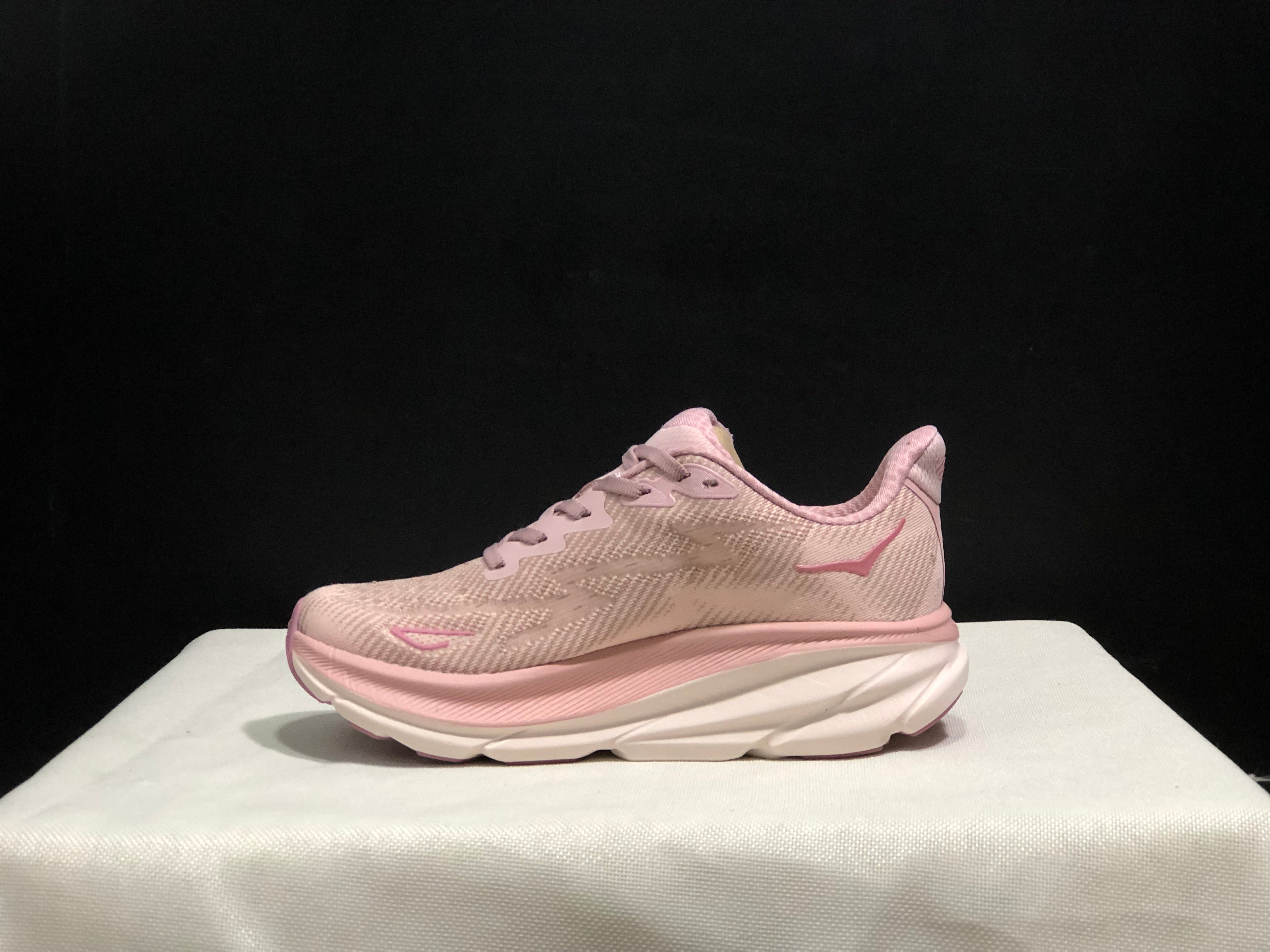 Hoka Clifton 9 'Beige-Pink'