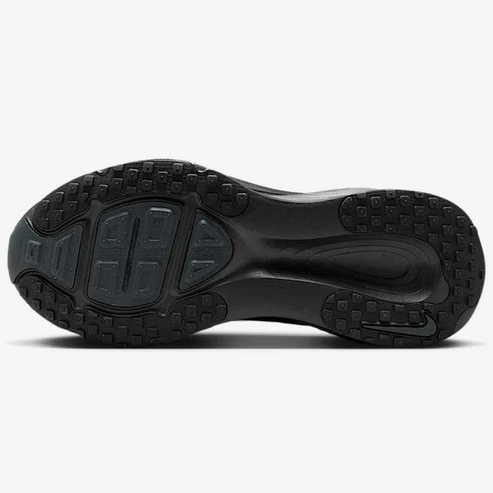 Vomero 18 "Black"