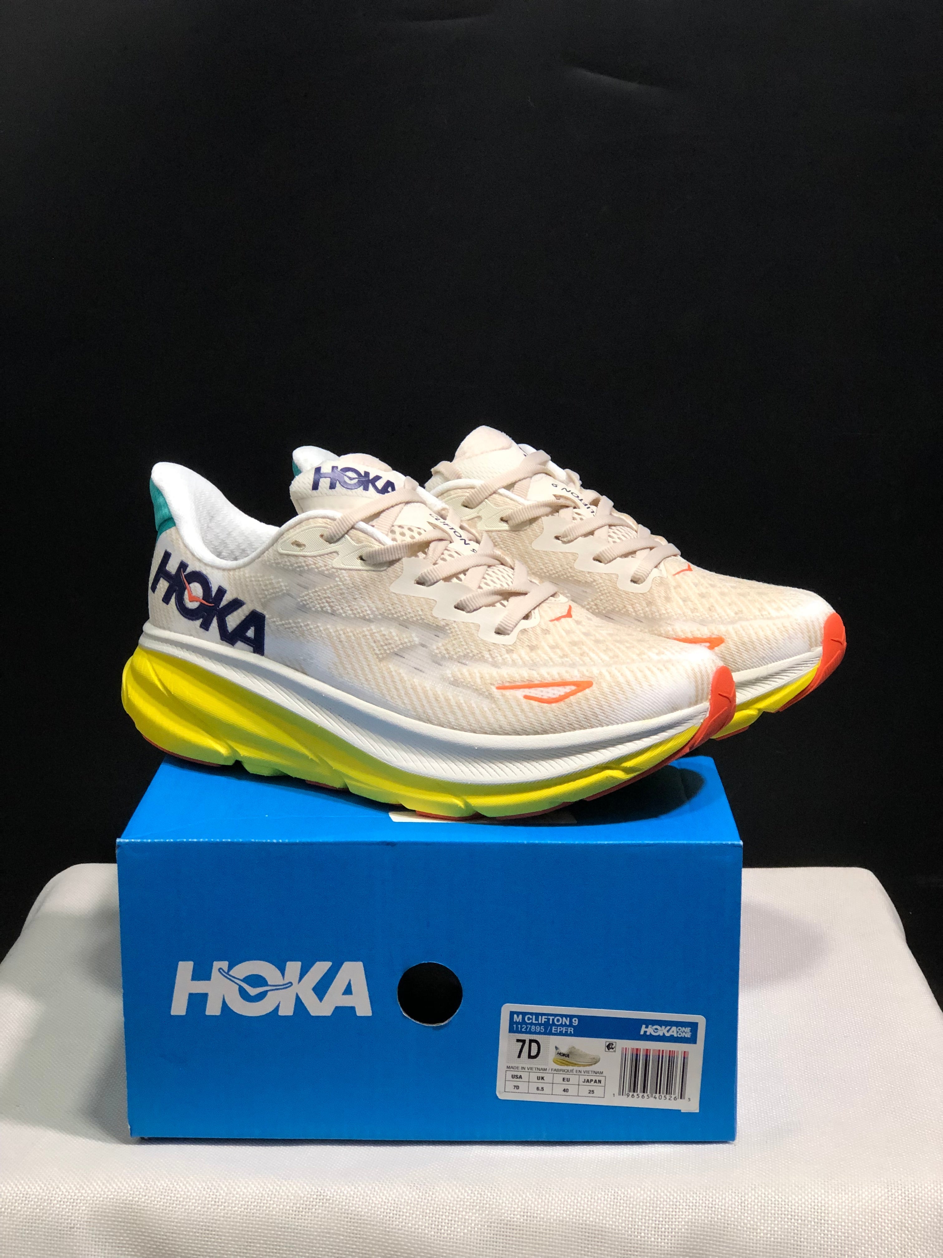 Hoka Clifton 9 'Beige-Pink'