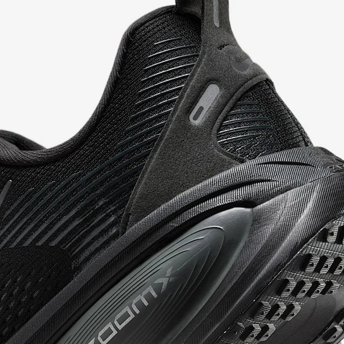 Vomero 18 "Black"