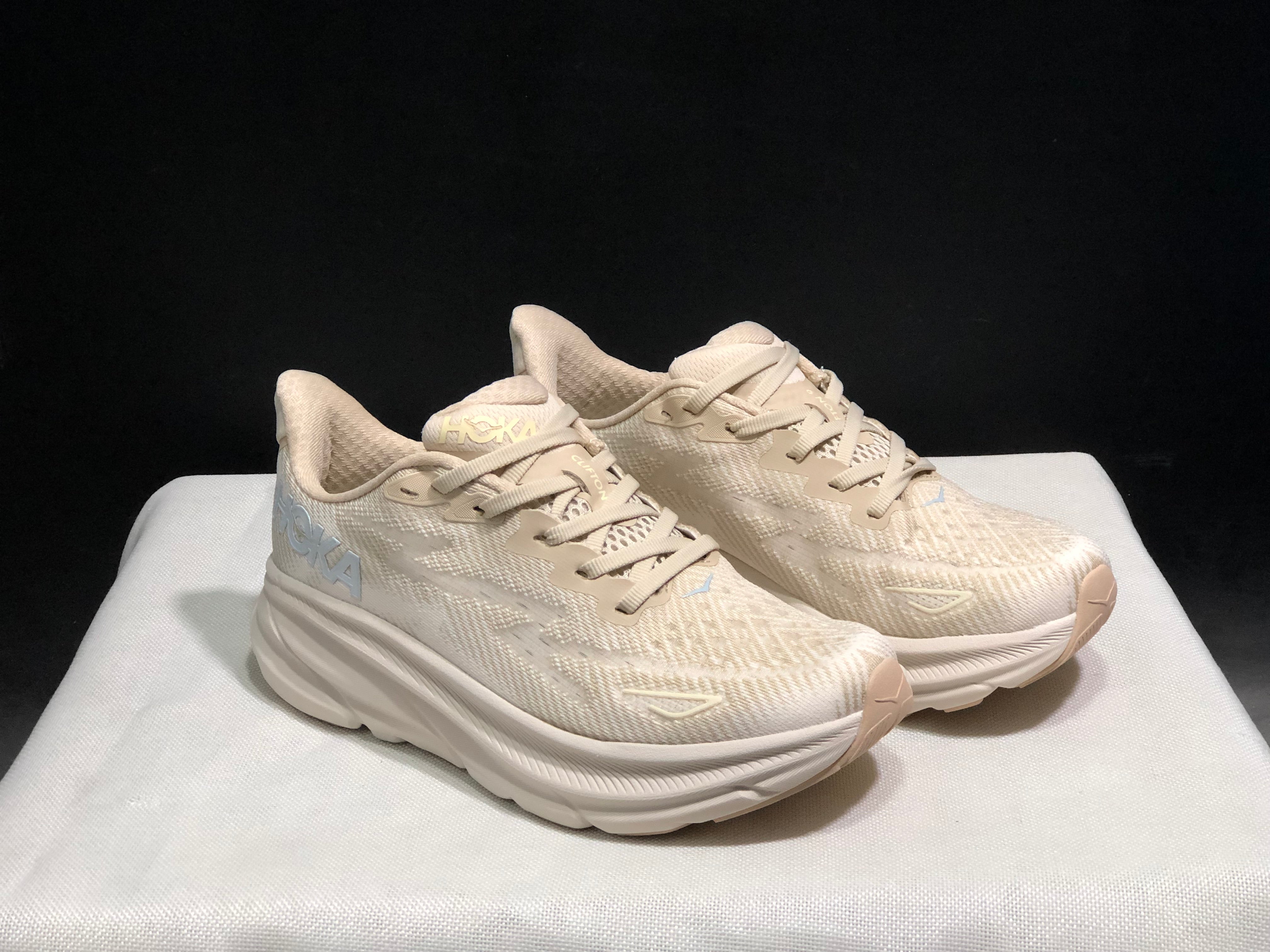 Hoka Clifton 9 'Beige-Pink'